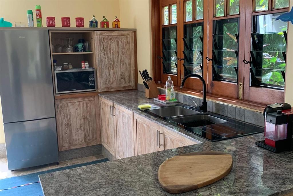 Beachfront Dolphin Cabin Oak Beach المظهر الخارجي الصورة